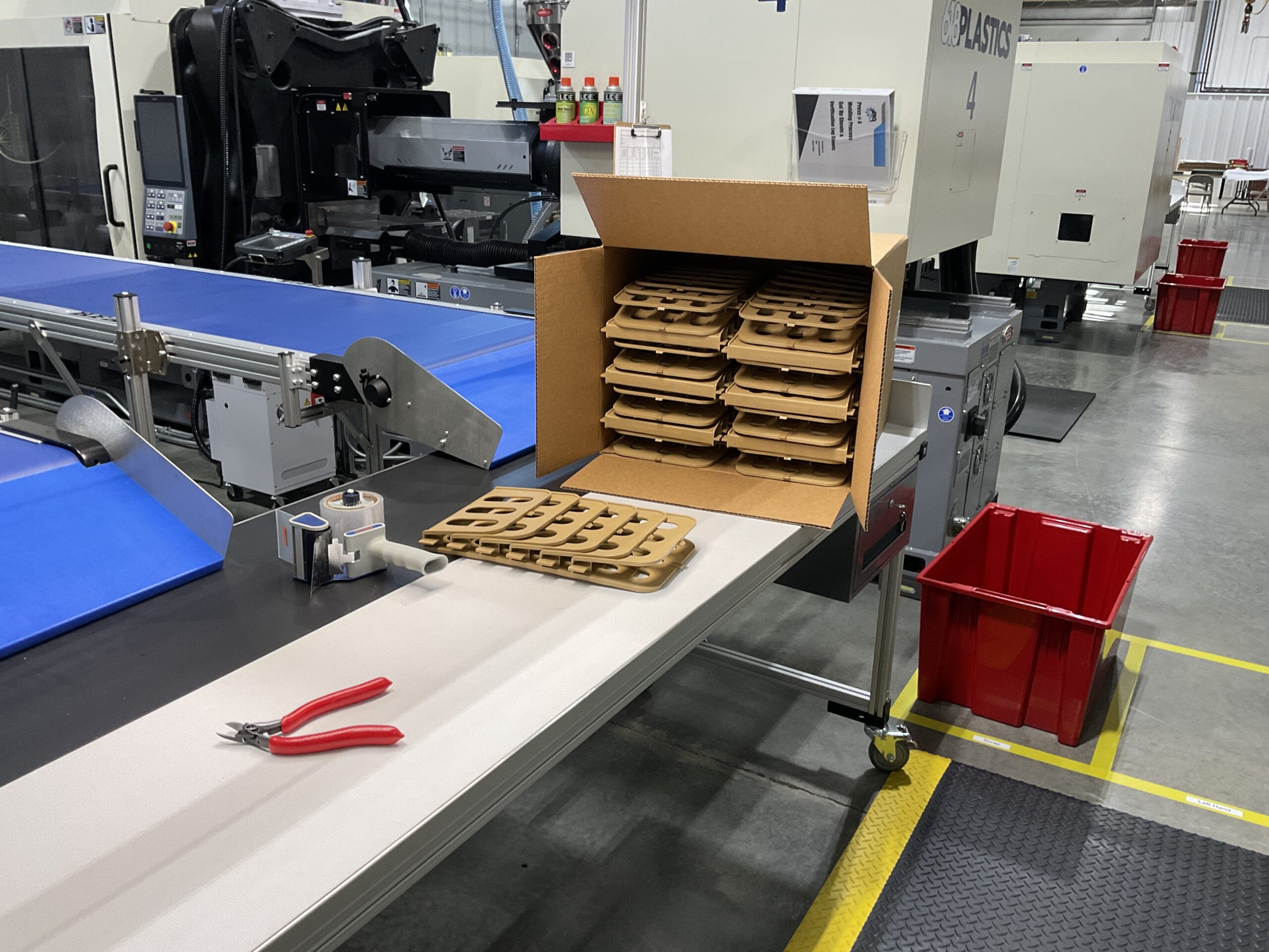 Injection molded parts on QC and packaging line